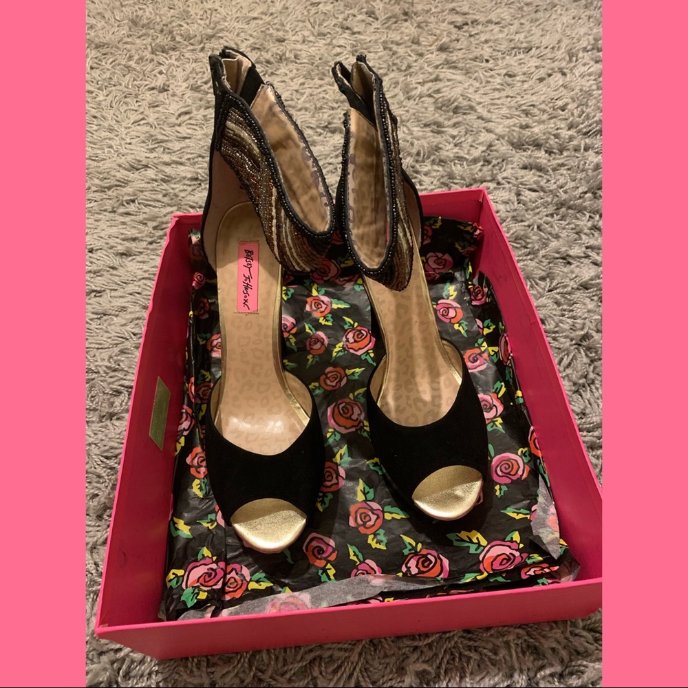New Women Bestsey Johnson Heels